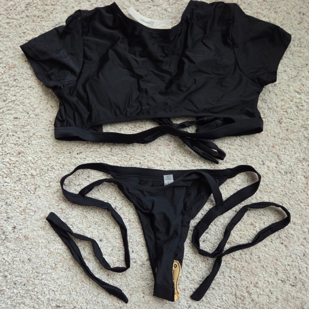 Black Women's Swim Set